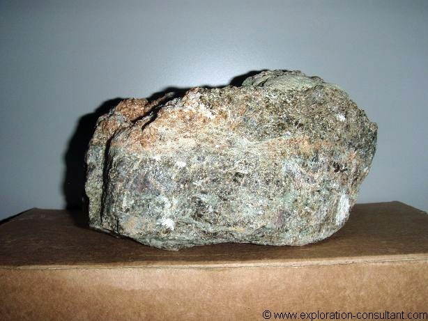Sample of high grade tungsten ore with ca. 3 % WO3, main minerals are garnet, diopside and scheelite.