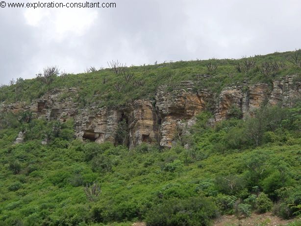 Host rocks are quartzites of the Equador Formation